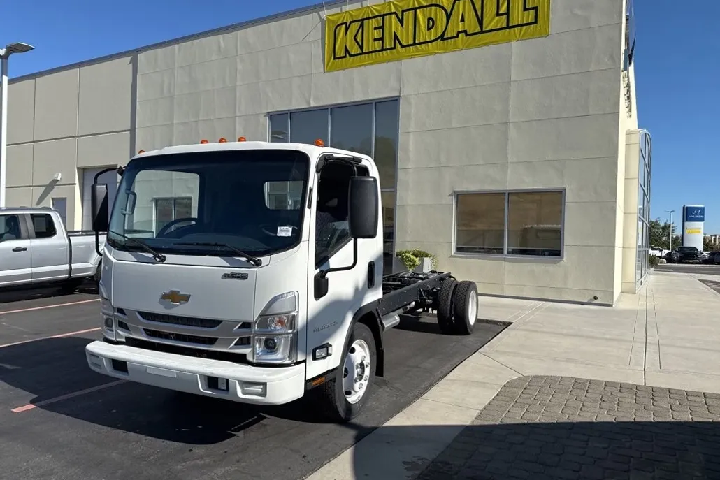 2025 Chevrolet Silverado 4500HD photo 1