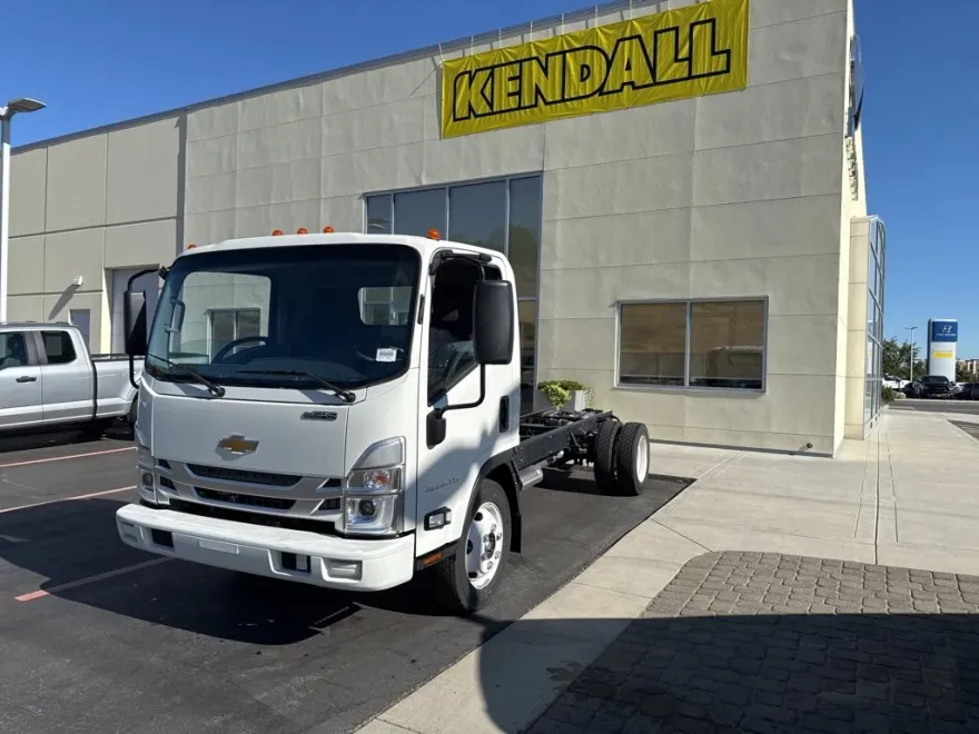 2025 Chevrolet Silverado 4500HD photo 1