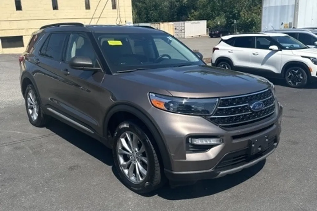 2021 Ford Explorer XLT photo 1