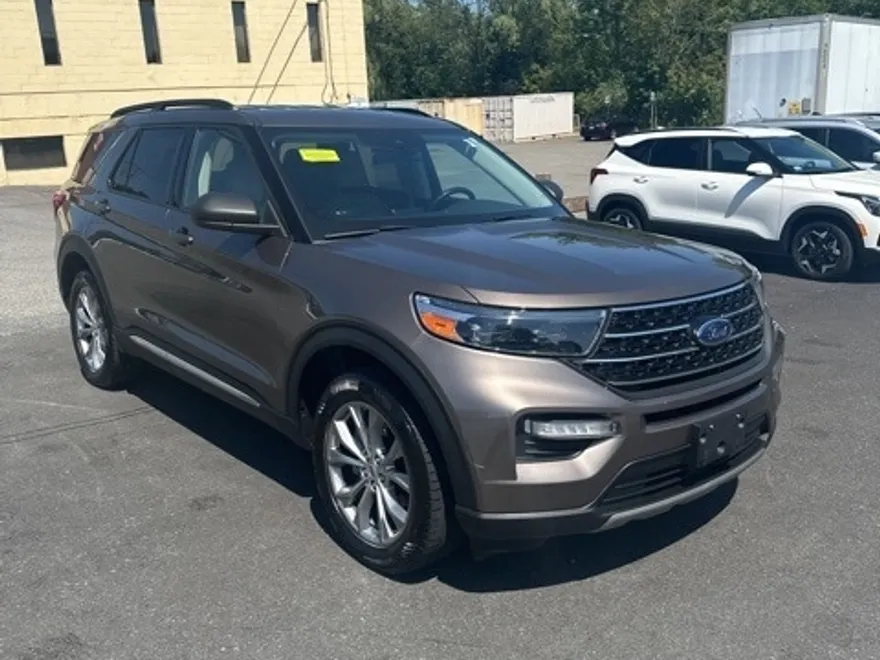 2021 Ford Explorer XLT photo 1