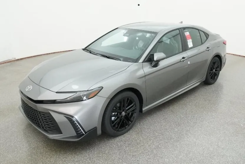 2026 Toyota Camry SE photo 1