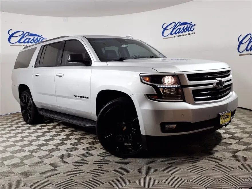 2020 Chevrolet Suburban LT photo 1