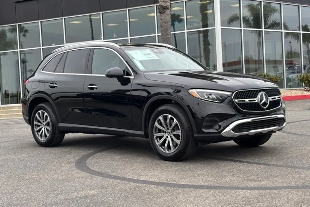 2025 Mercedes Benz GLC 300 photo 1