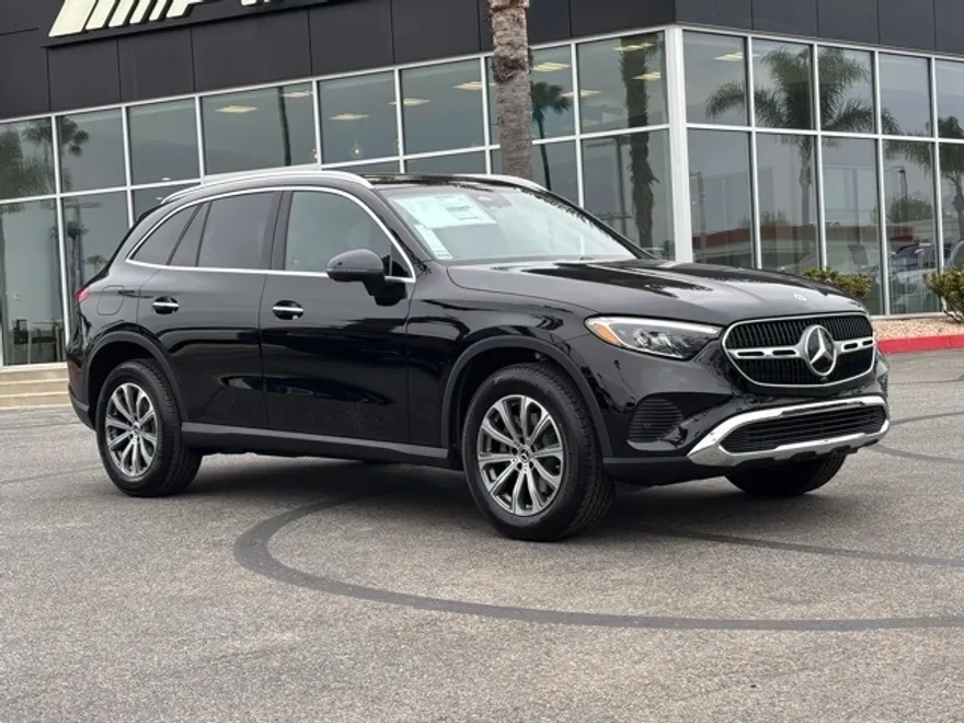 2025 Mercedes Benz GLC 300 photo 1