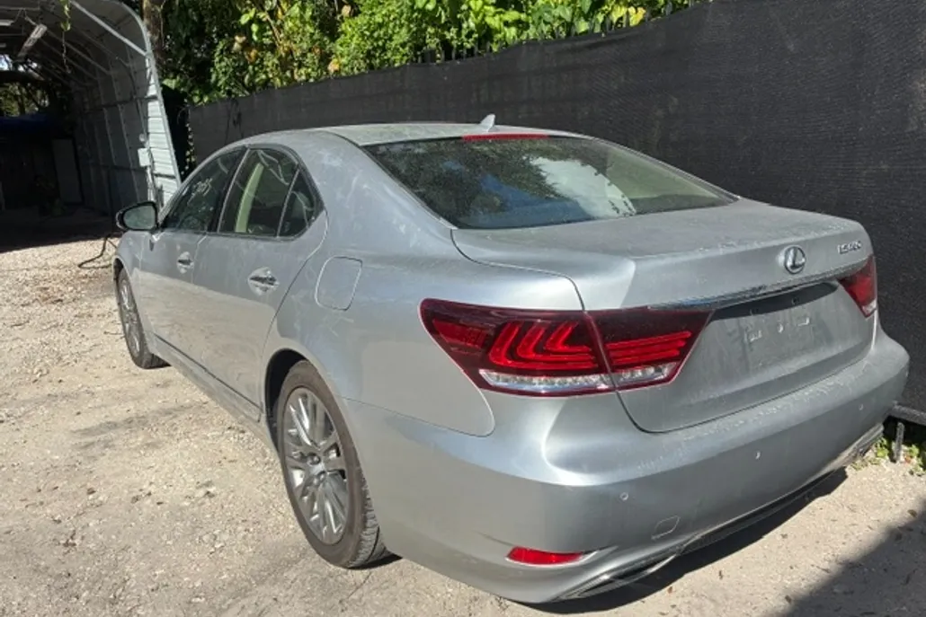 2013 Lexus LS 460 photo 1
