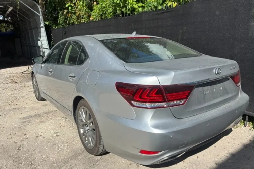 2013 Lexus LS 460 photo 1