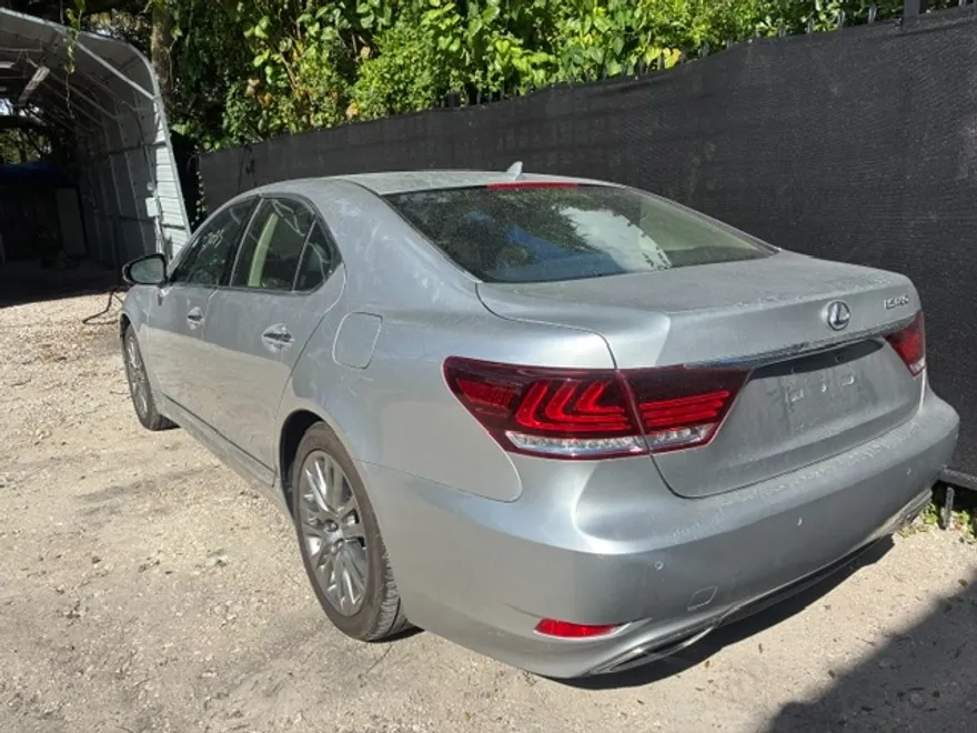 2013 Lexus LS 460 photo 1