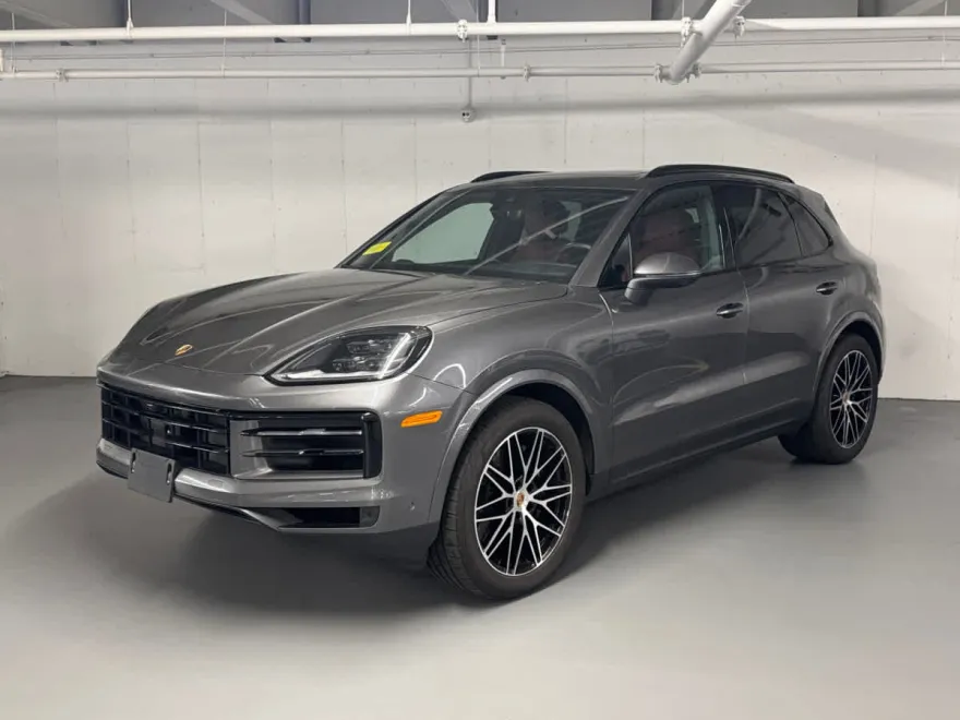 2025 Porsche Cayenne photo 1