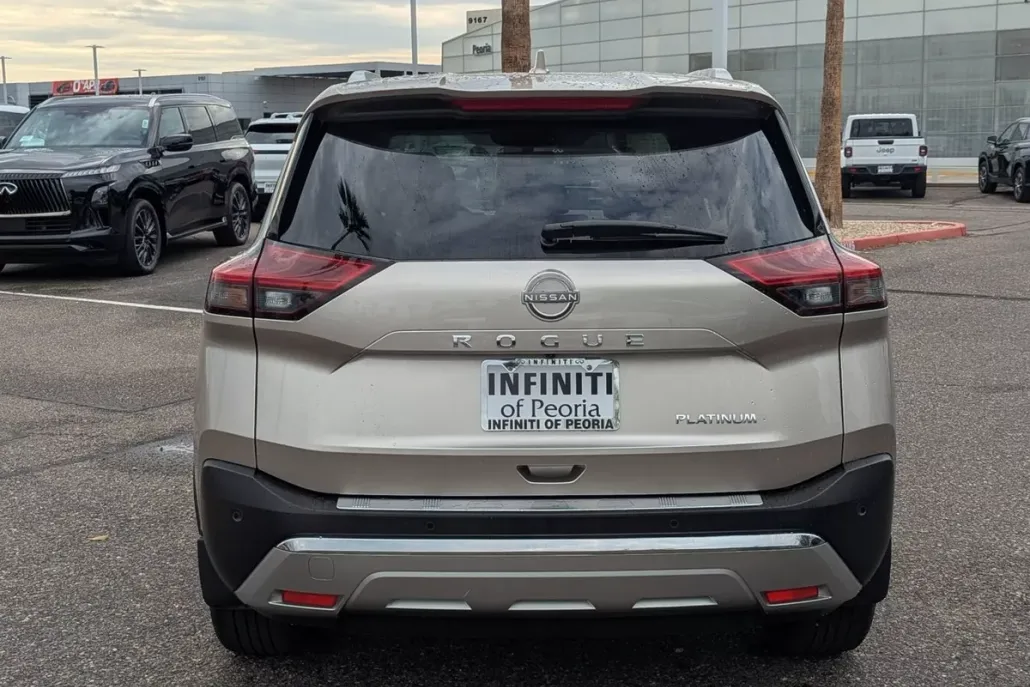 2023 Nissan Rogue Platinum photo 1