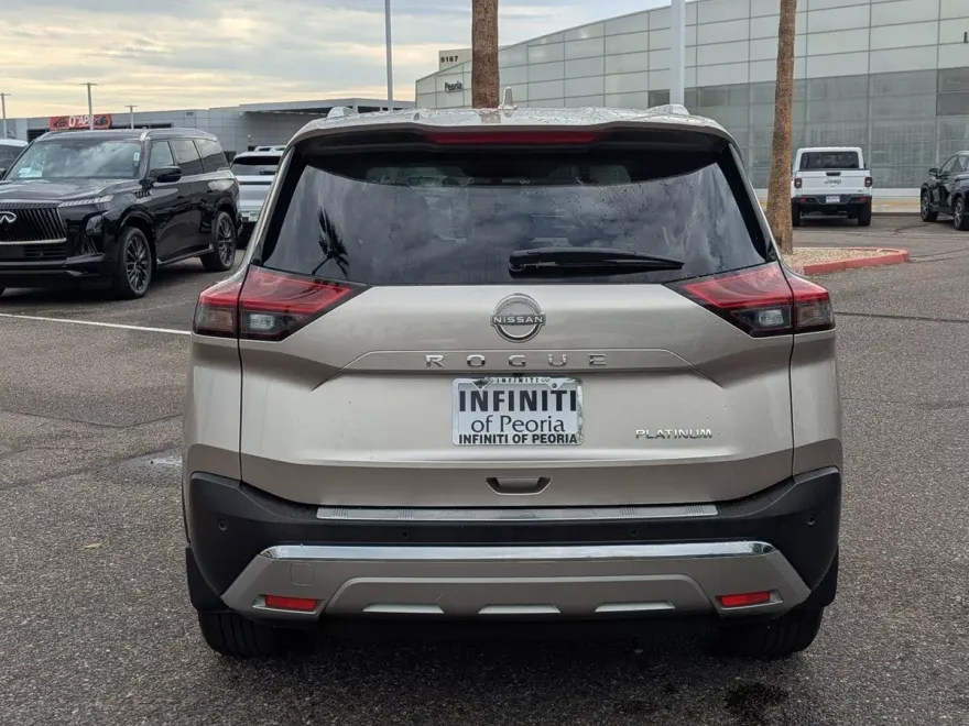 2023 Nissan Rogue Platinum photo 1