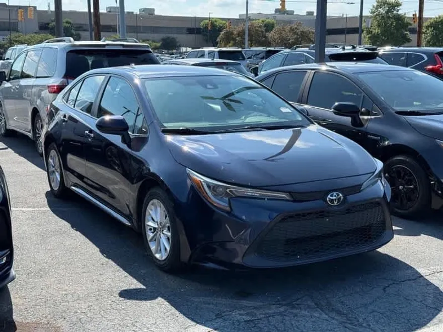 2022 Toyota Corolla LE photo 1