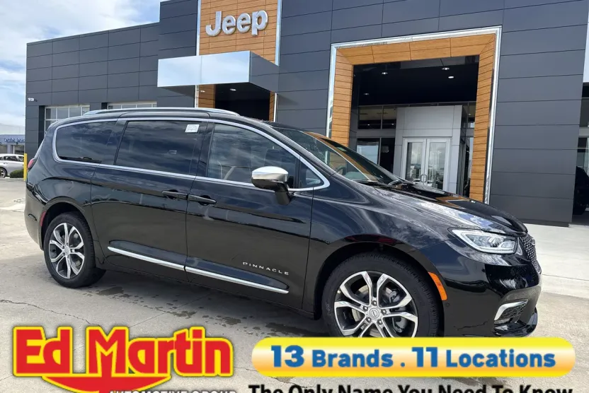 2026 Chrysler Pacifica Pinnacle photo 1