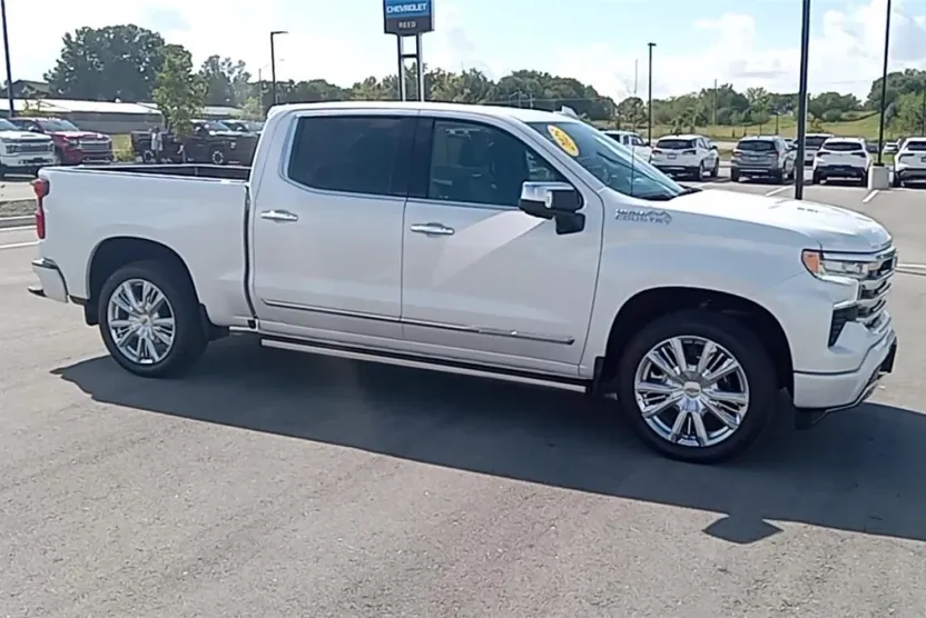 2025 Chevrolet Silverado 1500 High Country photo 1