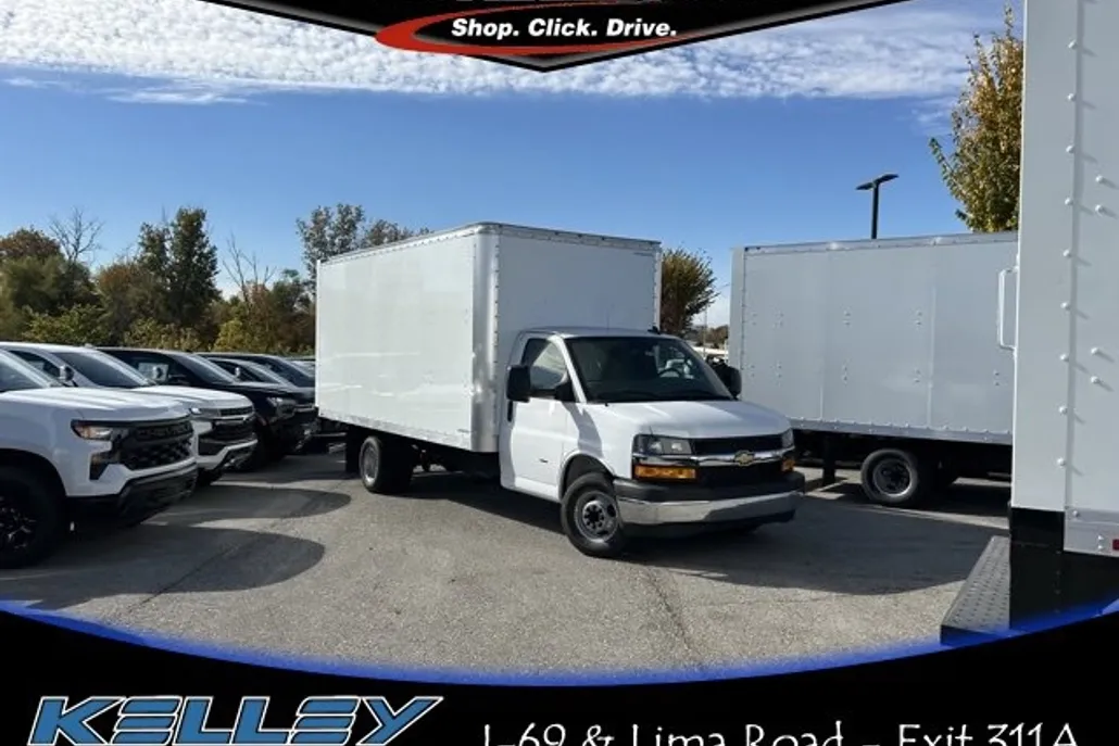 2024 Chevrolet Express Cutaway 3500 photo 1