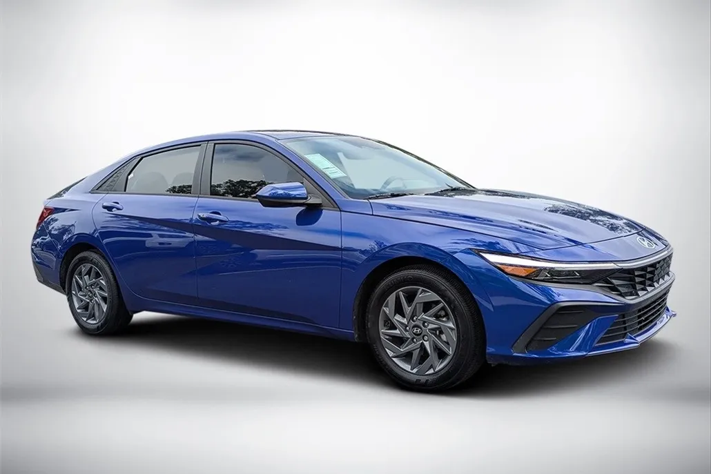 2024 Hyundai Elantra SEL photo 1
