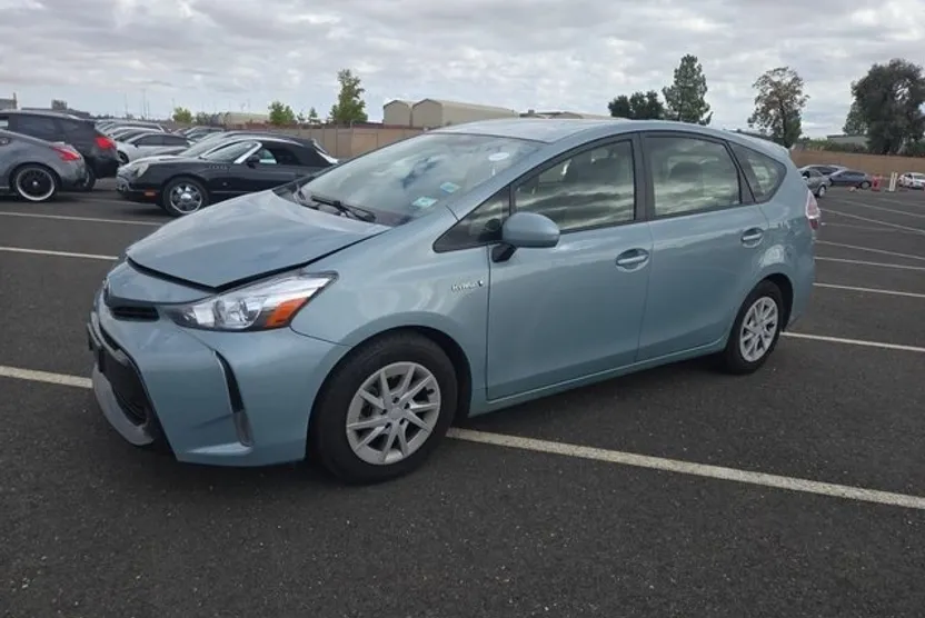 2017 Toyota Prius V Two photo 1