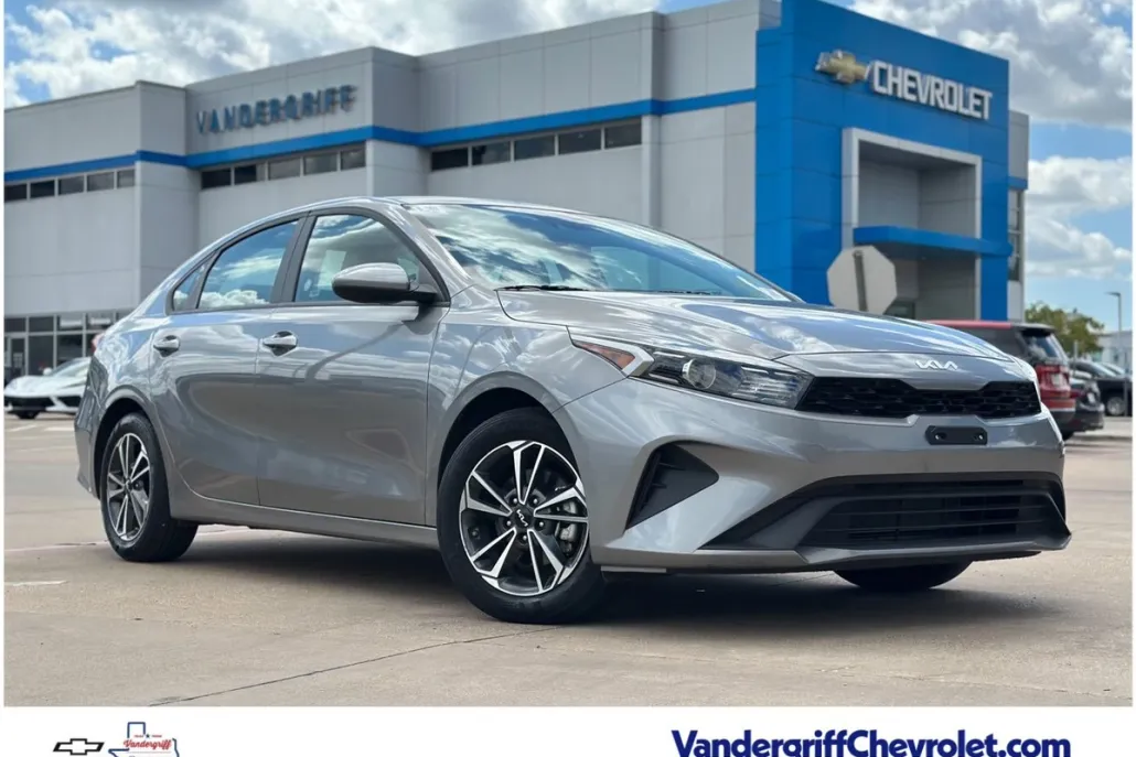 2024 Kia Forte LXS photo 1