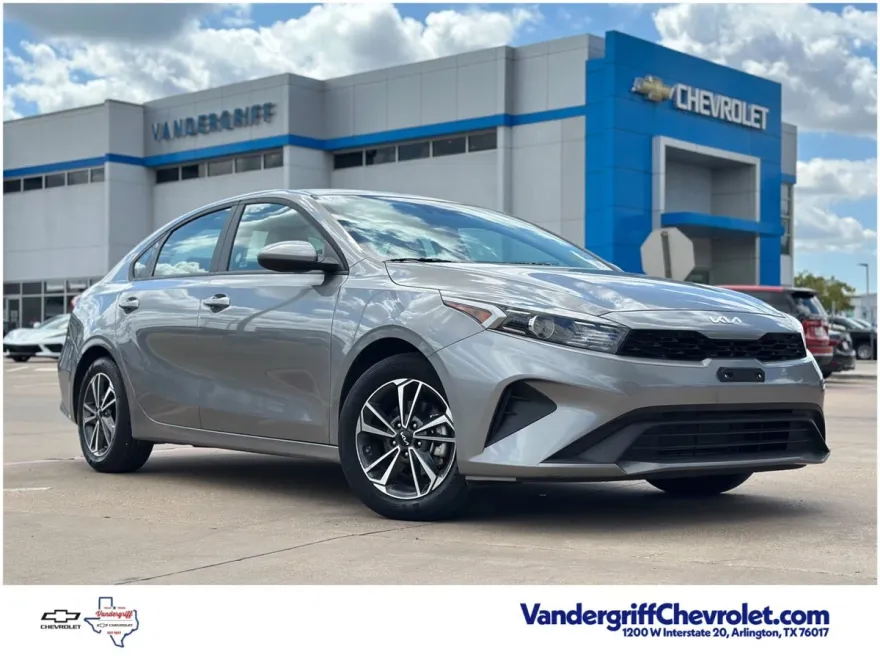 2024 Kia Forte LXS photo 1