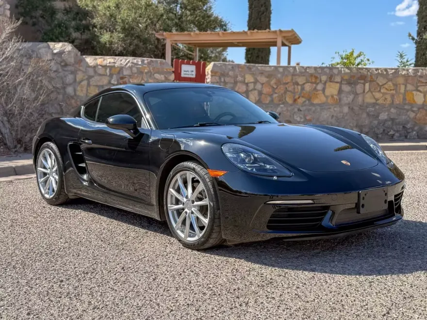 2018 Porsche Cayman photo 1