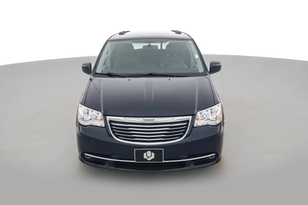 2016 Chrysler Town & Country Touring photo 1