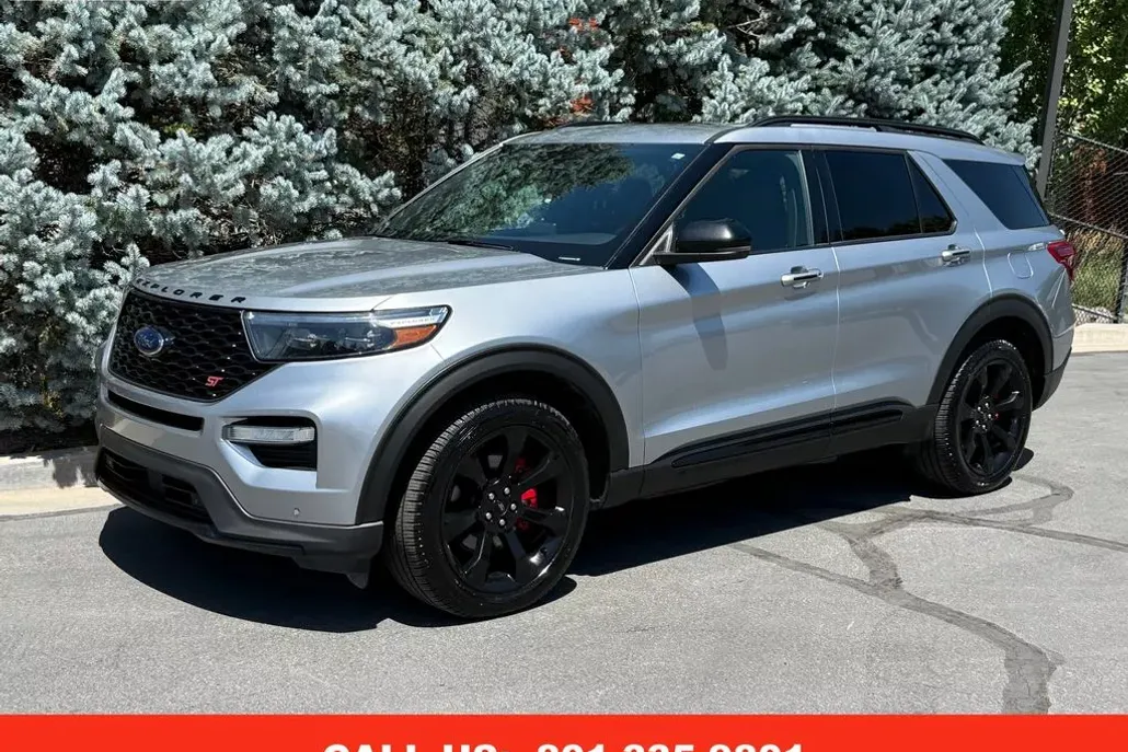 2023 Ford Explorer ST photo 1