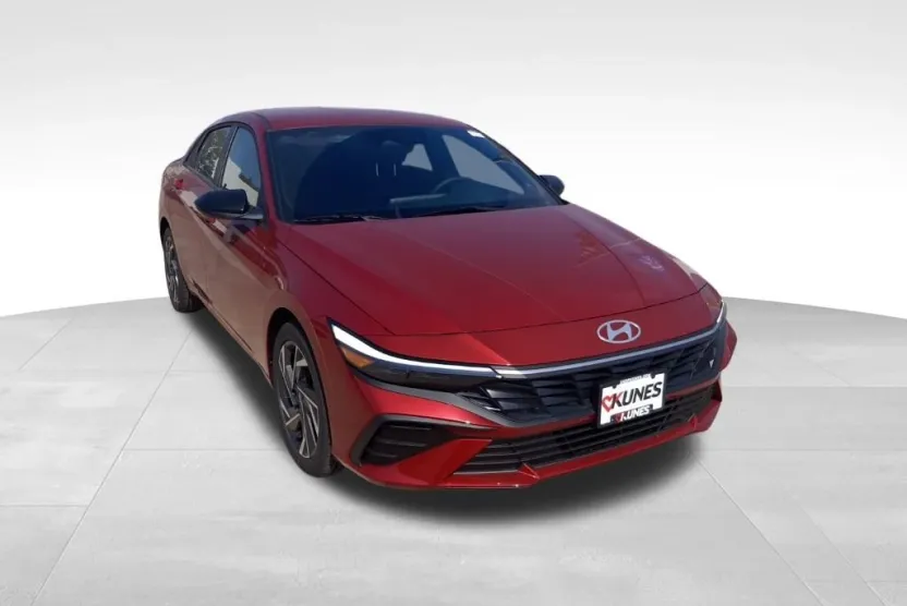 2025 Hyundai Elantra SEL Sport photo 1