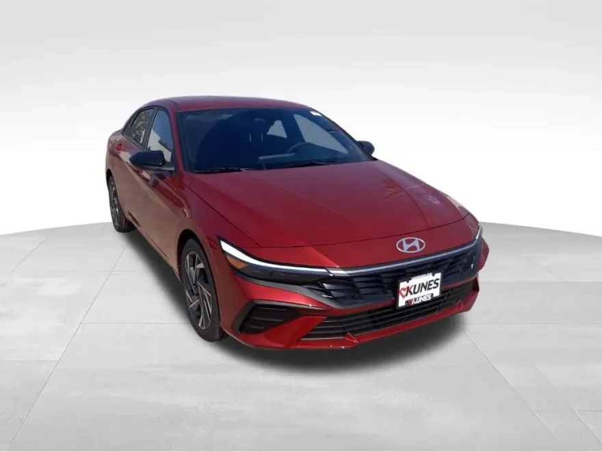 2025 Hyundai Elantra SEL Sport photo 1