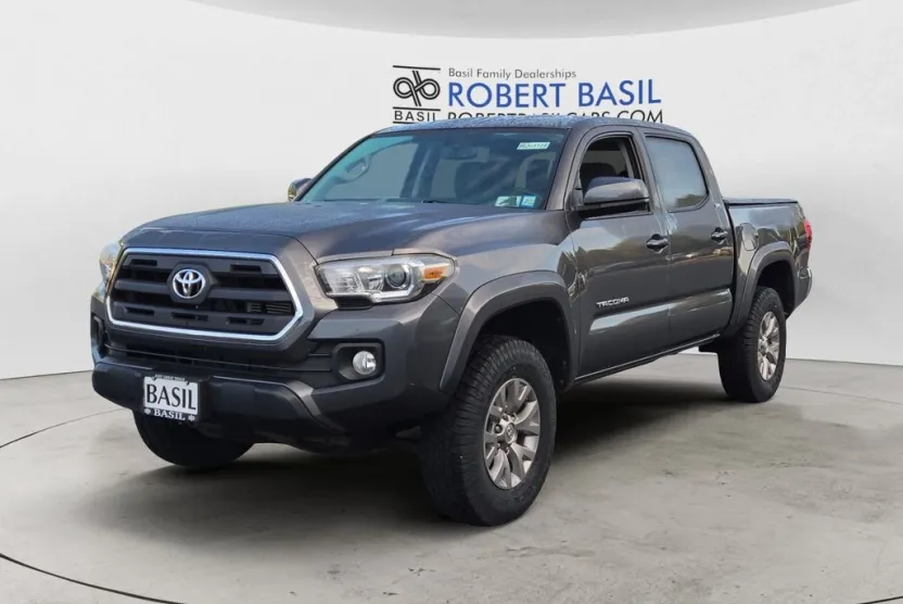 2016 Toyota Tacoma SR5 photo 1