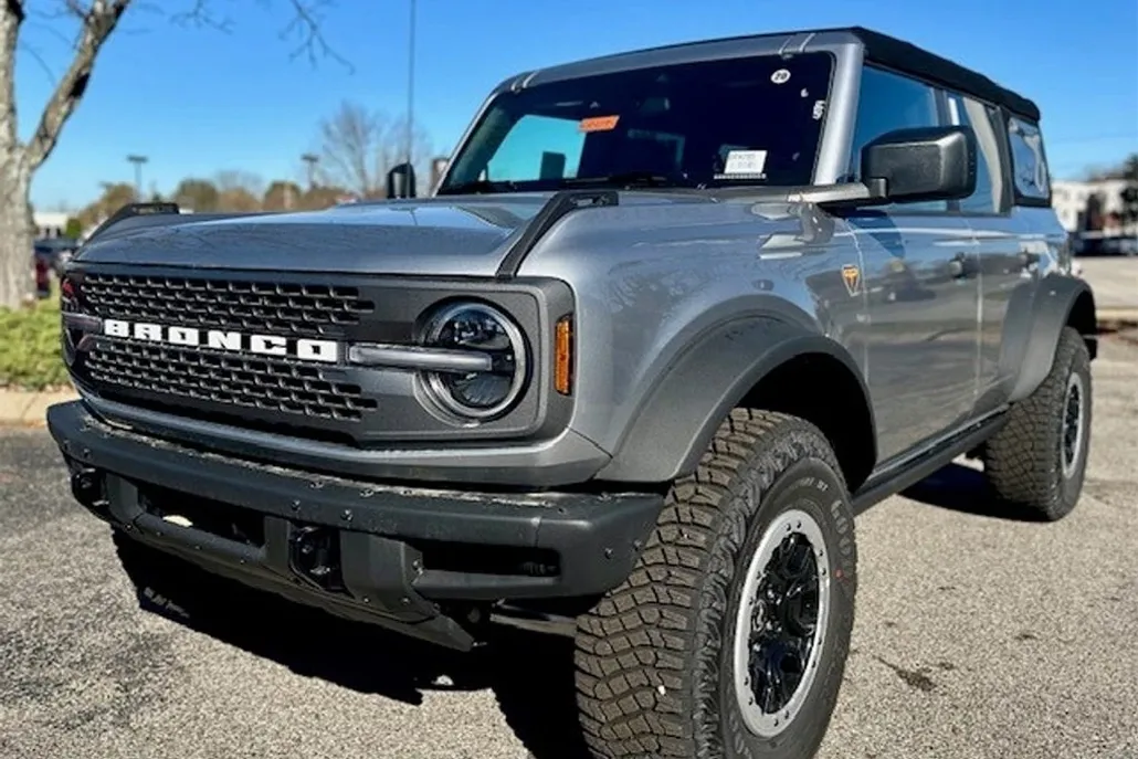 2024 Ford Bronco Badlands photo 1