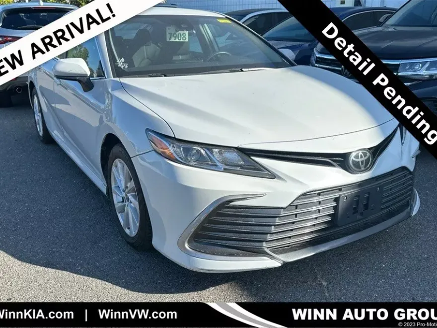 2023 Toyota Camry LE photo 1
