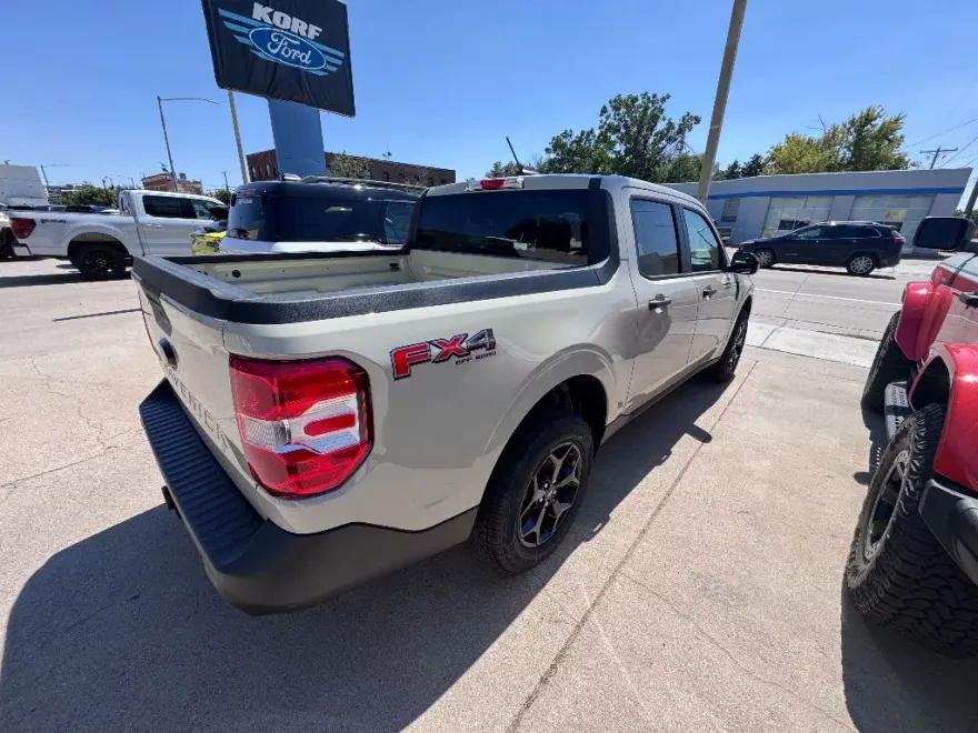 2025 Ford Maverick XLT photo 1