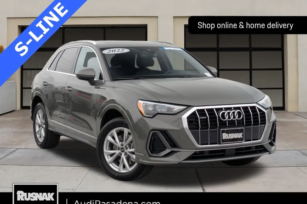 2022 Audi Q3 S line Premium photo 1