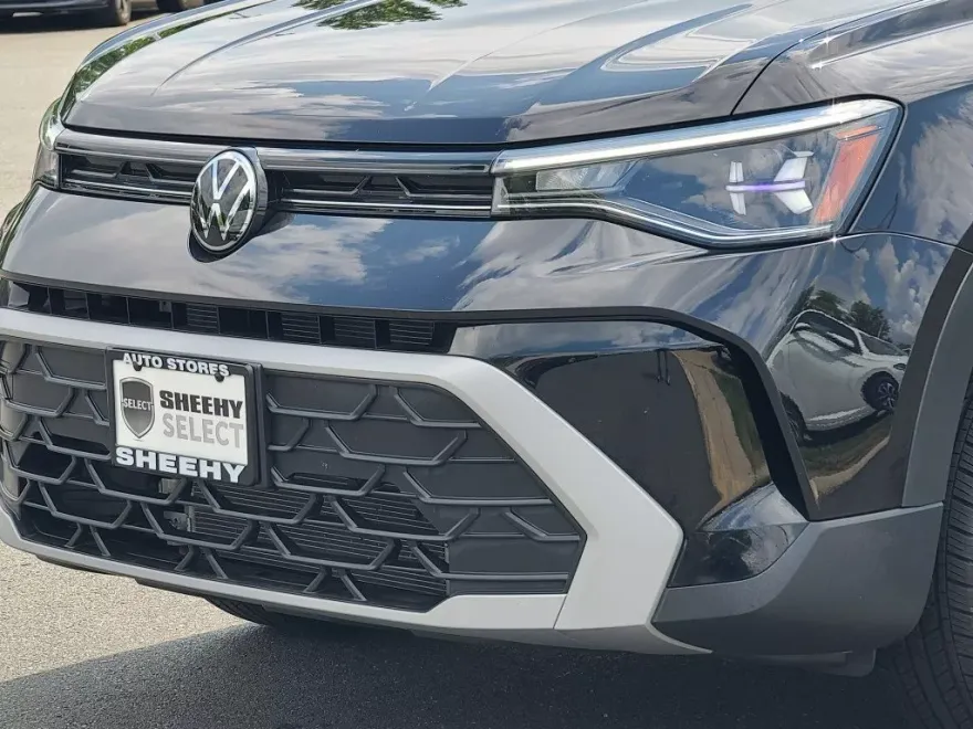2025 Volkswagen Taos S photo 1