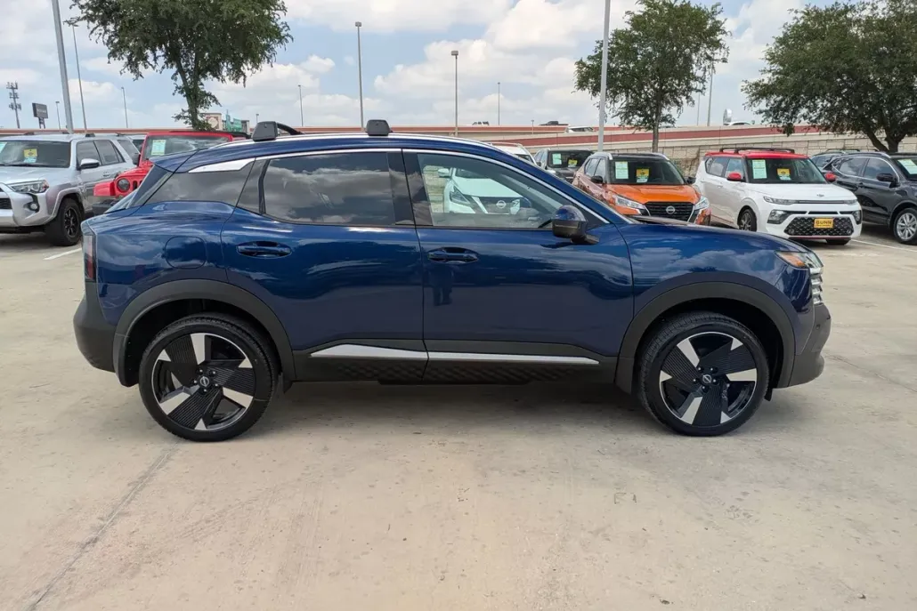 2025 Nissan Kicks SR photo 1