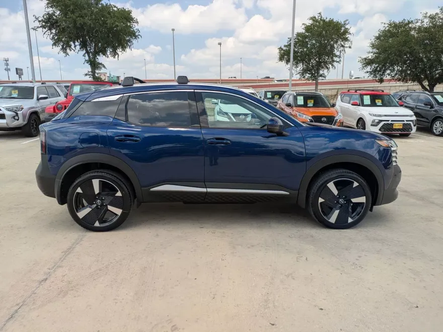 2025 Nissan Kicks SR photo 1
