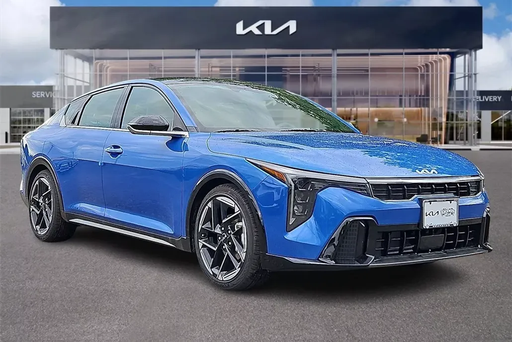 2025 Kia K4 GT-Line photo 1