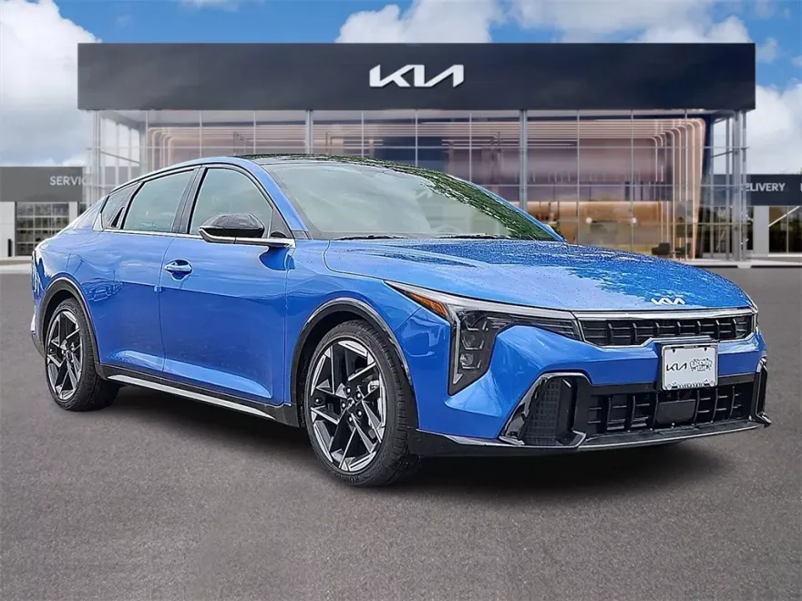 2025 Kia K4 GT-Line photo 1