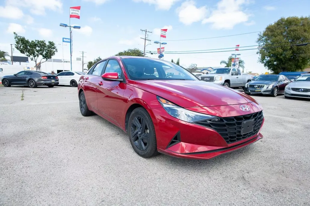2023 Hyundai Elantra SEL photo 1