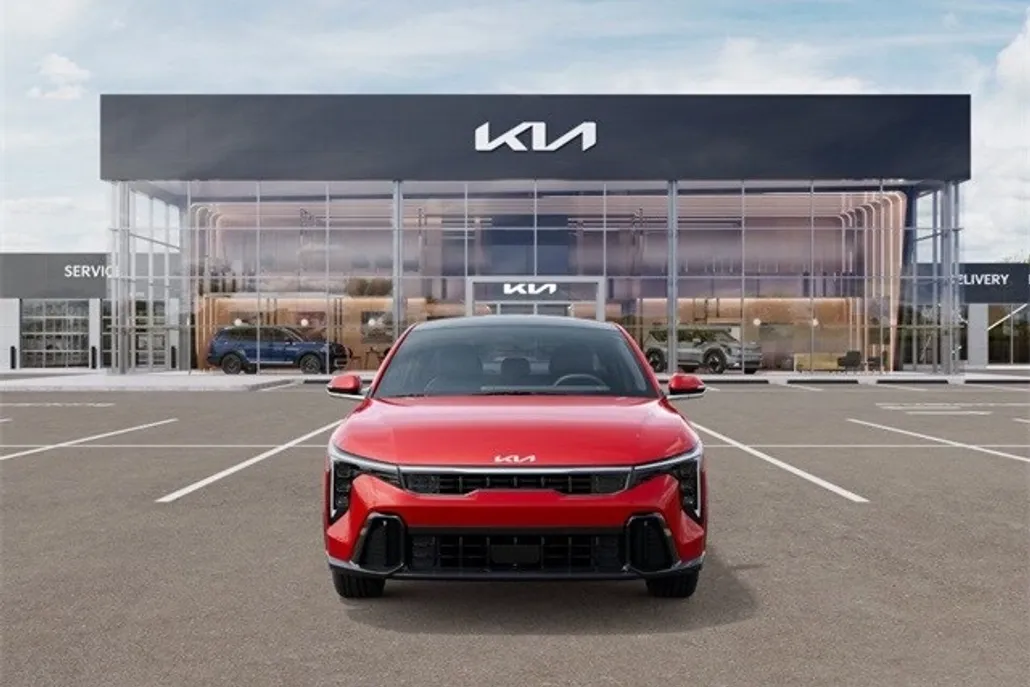 2025 Kia K4 GT-Line photo 1
