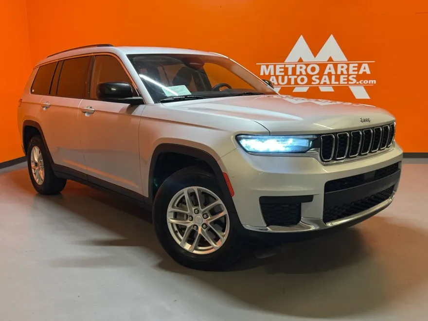2023 Jeep Grand Cherokee Laredo photo 1
