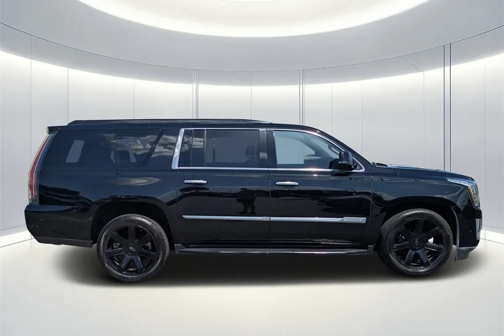 2018 Cadillac Escalade ESV Luxury photo 1