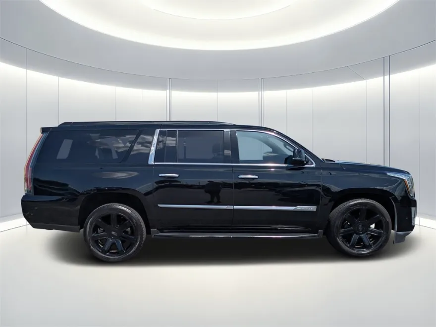 2018 Cadillac Escalade ESV Luxury photo 1