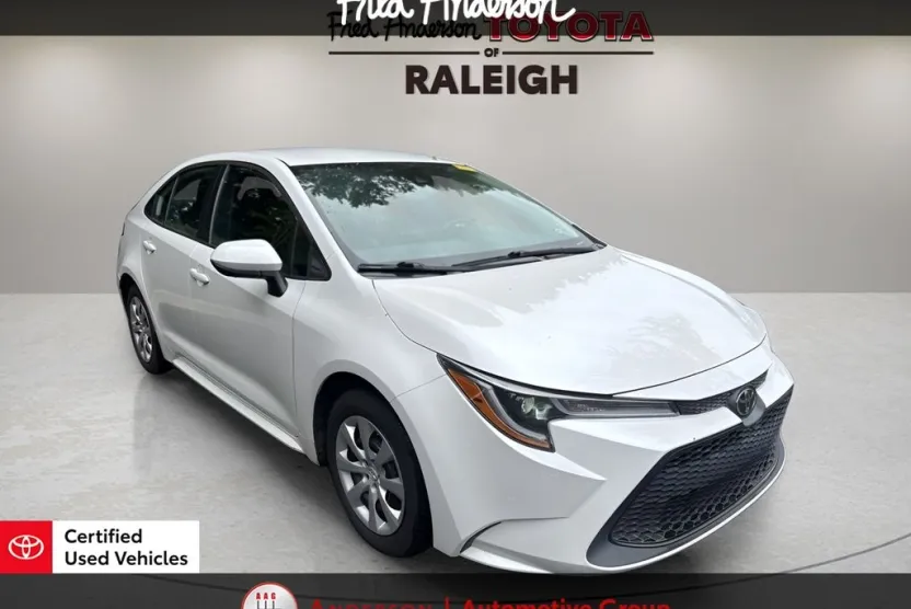 2022 Toyota Corolla LE photo 1