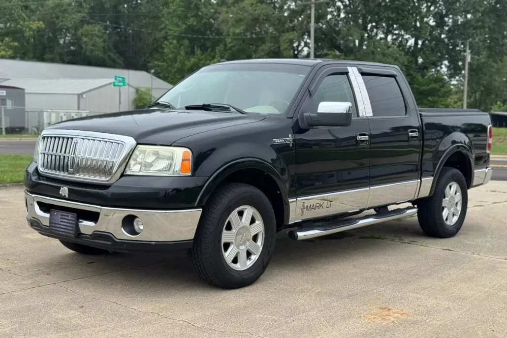 2008 Lincoln Mark LT photo 1