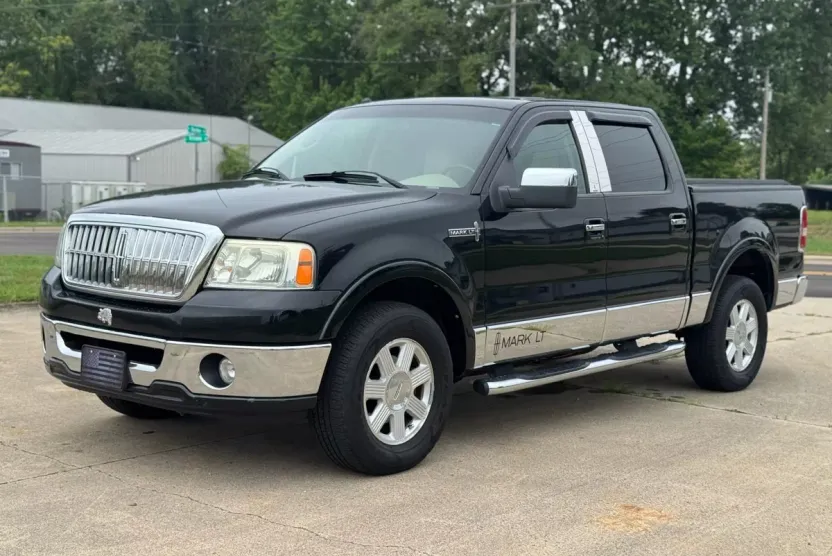 2008 Lincoln Mark LT photo 1
