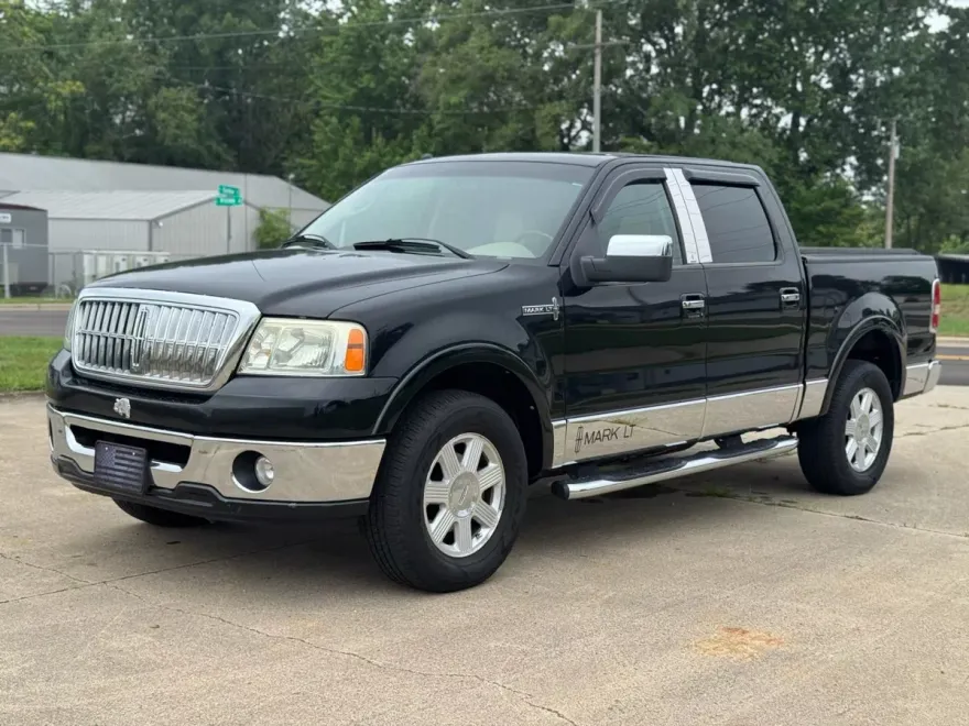 2008 Lincoln Mark LT photo 1
