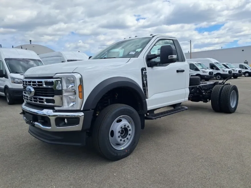 2025 Ford F-600 photo 1