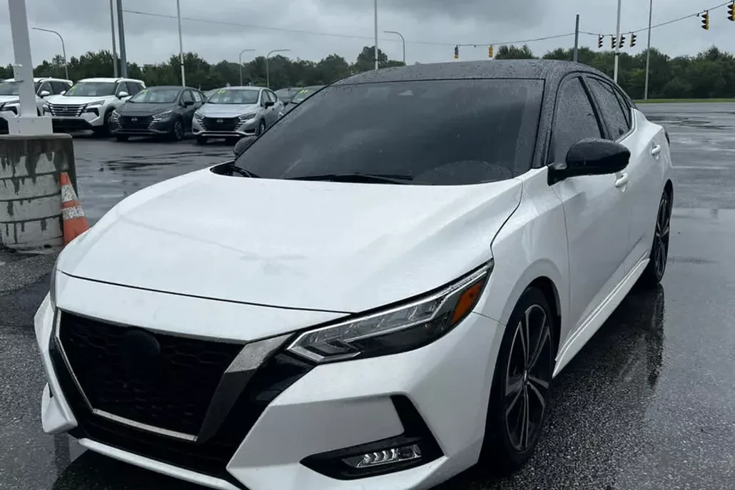 2022 Nissan Sentra SR photo 1