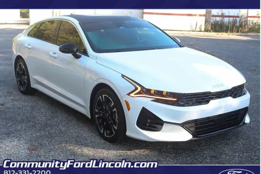 2024 Kia K5 GT-Line photo 1