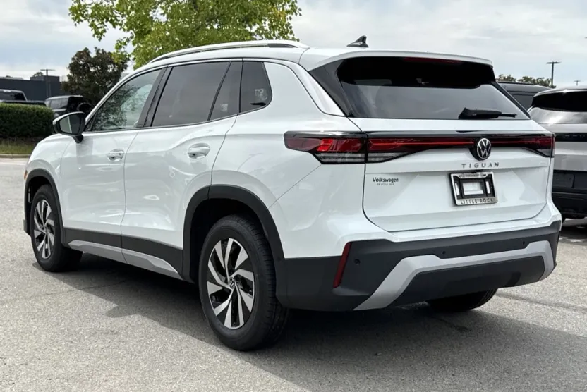 2025 Volkswagen Tiguan S photo 1